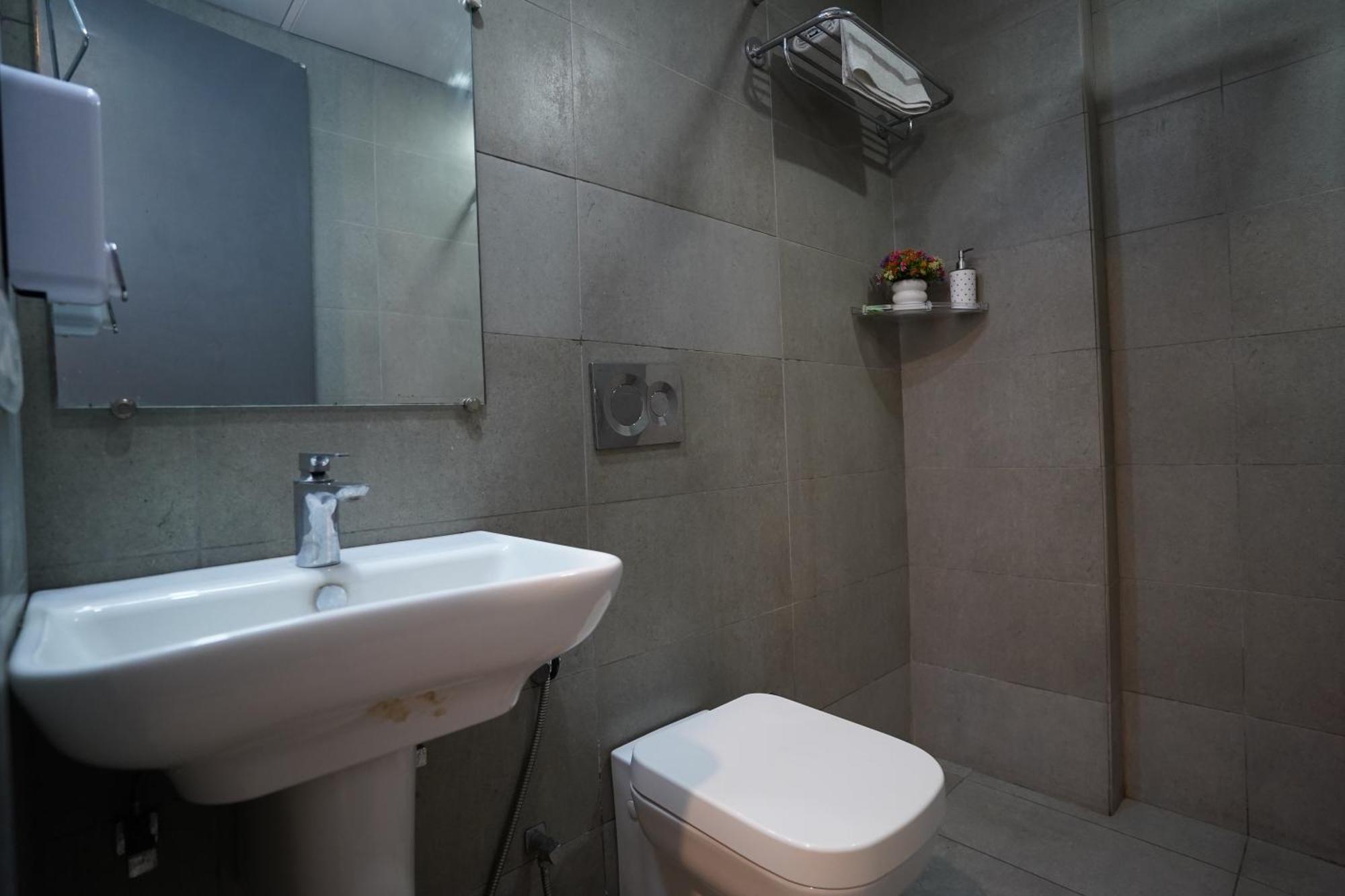 Hotel Lyf Corporate - Kirti Nagar