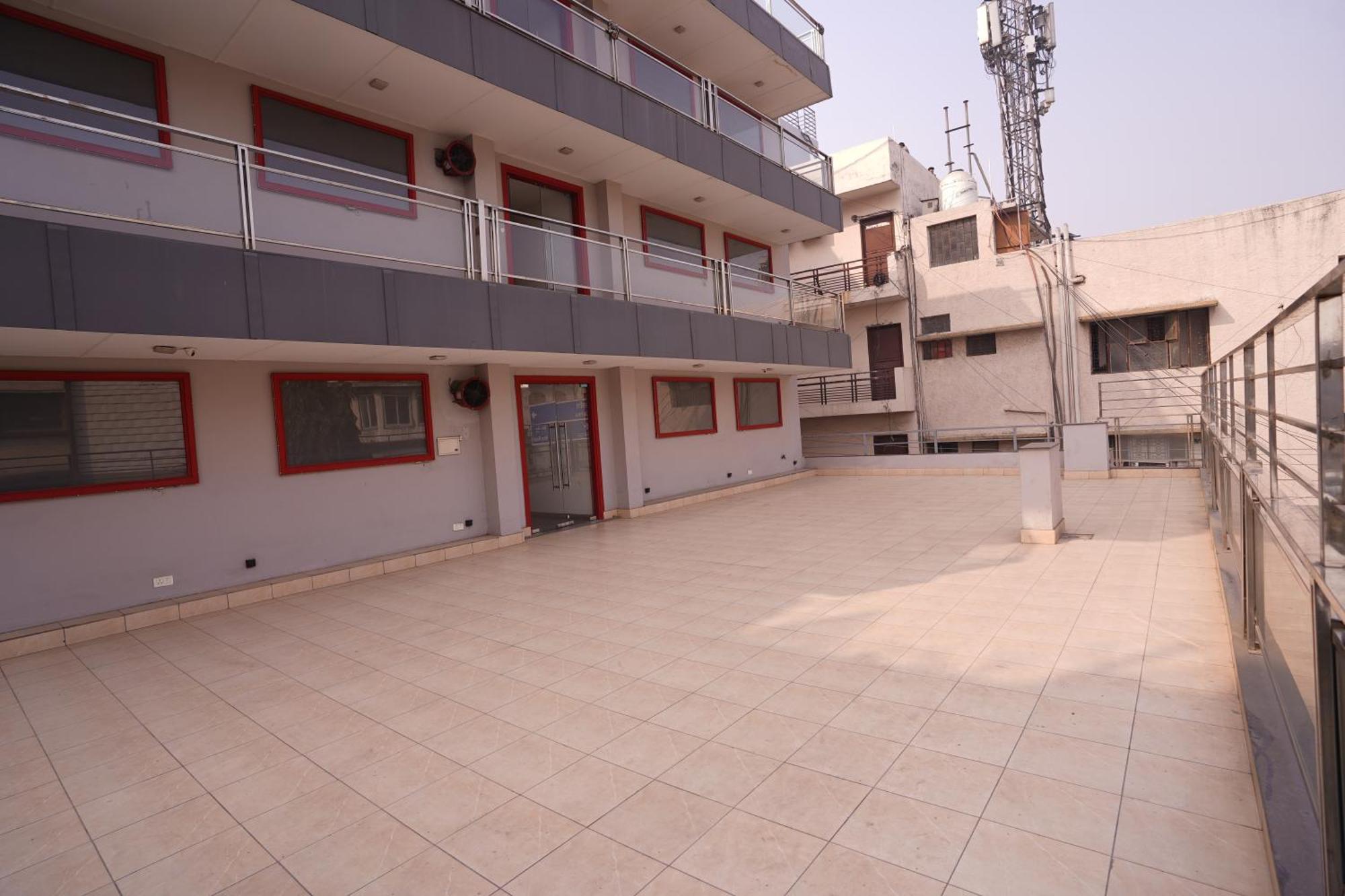 Hotel Lyf Corporate - Kirti Nagar 3*