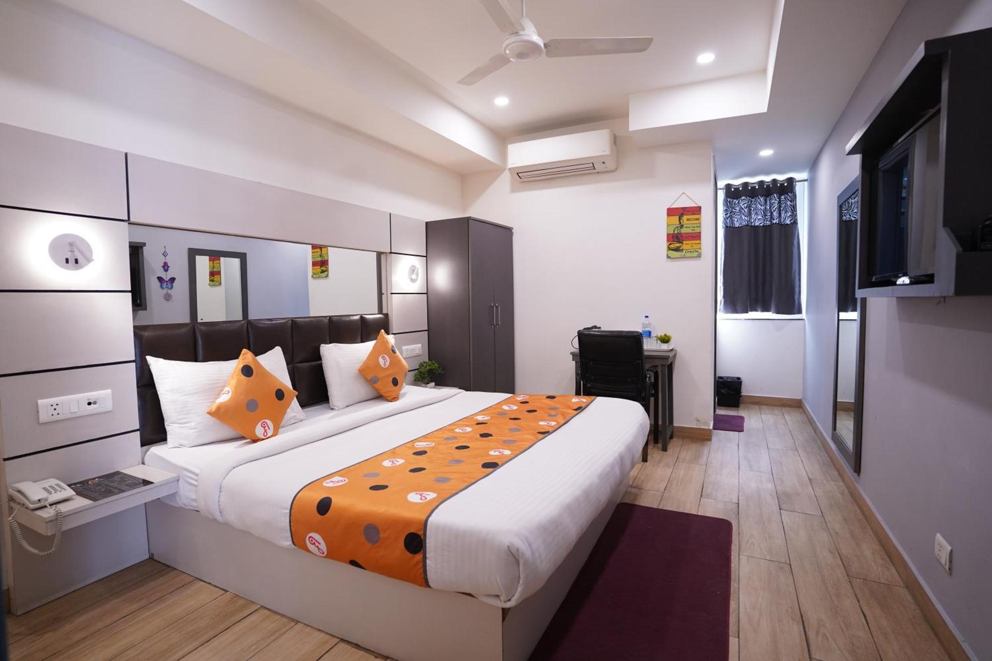 Hotel Lyf Corporate - Kirti Nagar