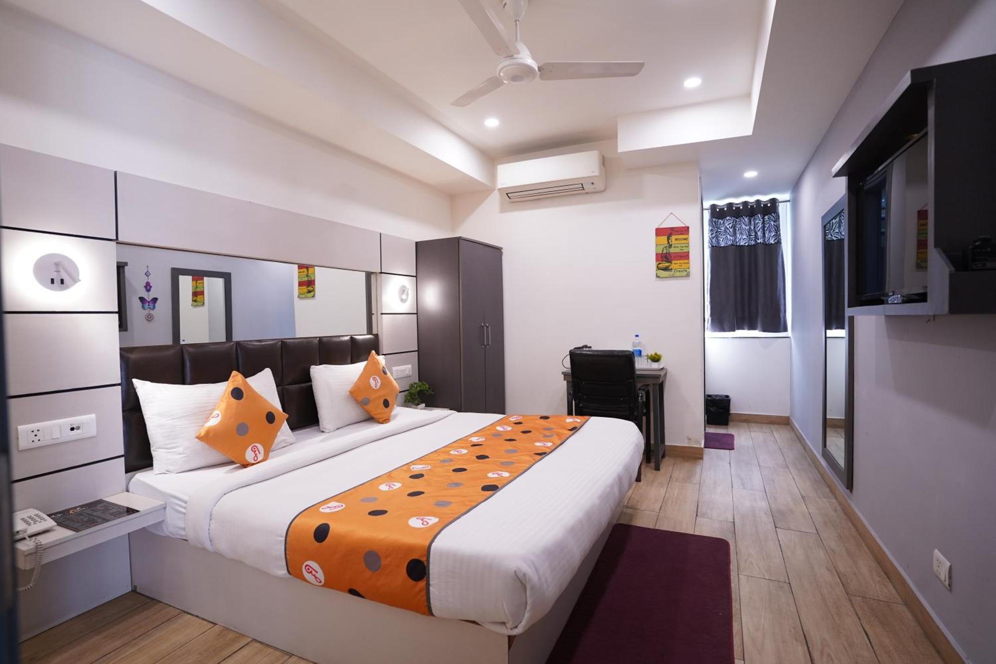 Hotel Lyf Corporate - Kirti Nagar 3*
