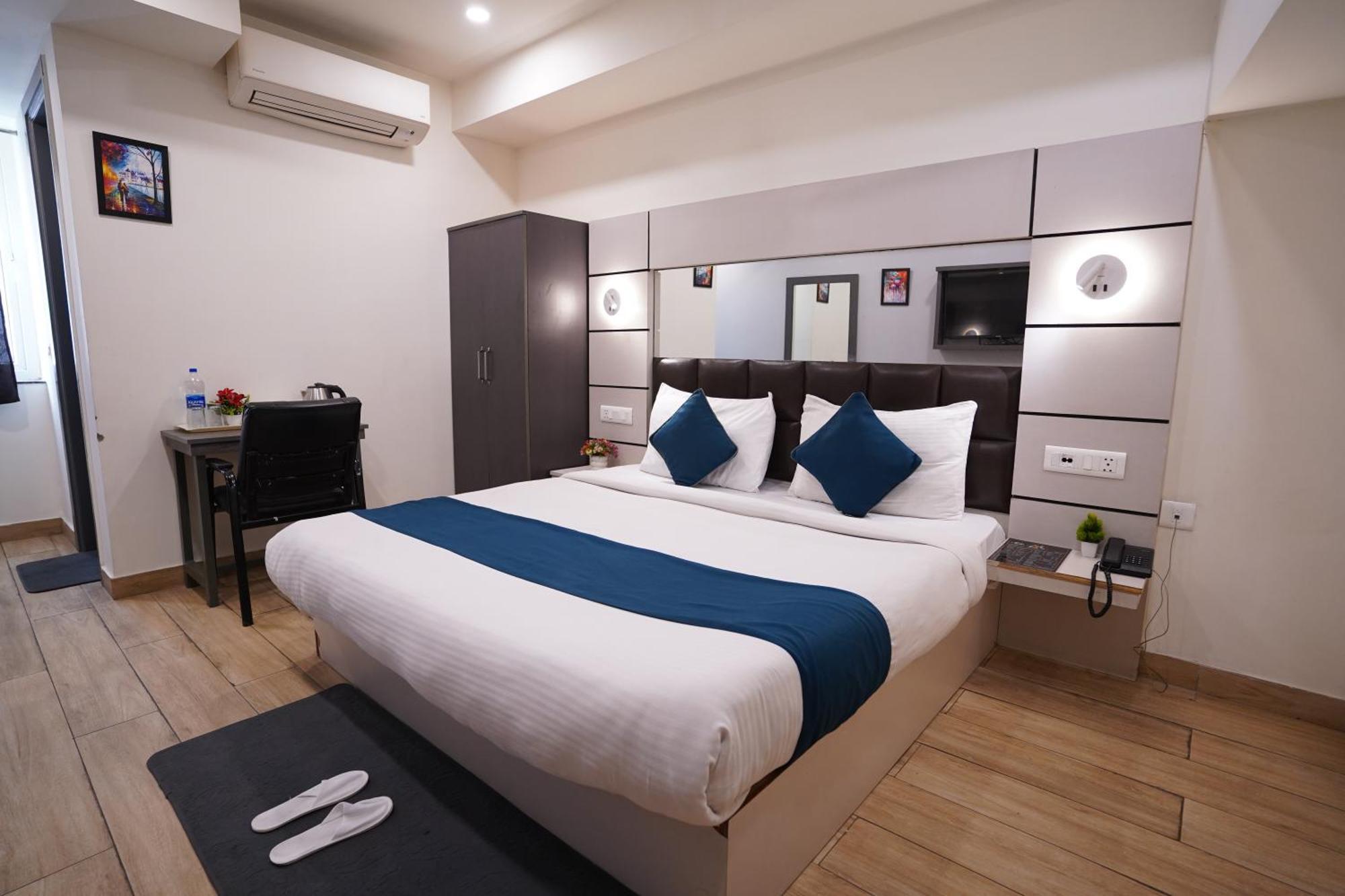 Hotel Lyf Corporate - Kirti Nagar 3*