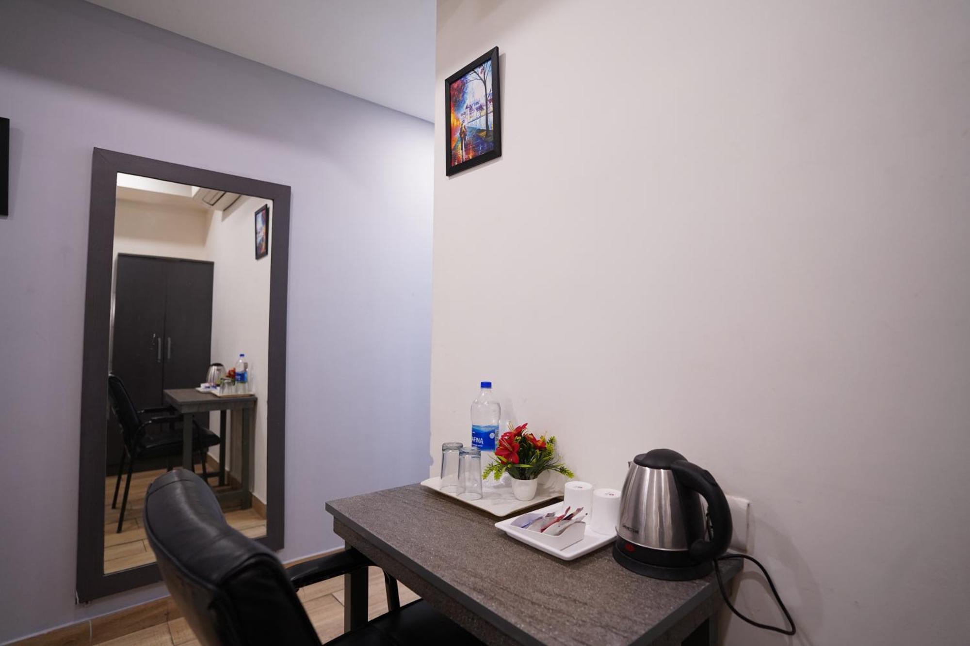 Hotel Lyf Corporate - Kirti Nagar New Delhi