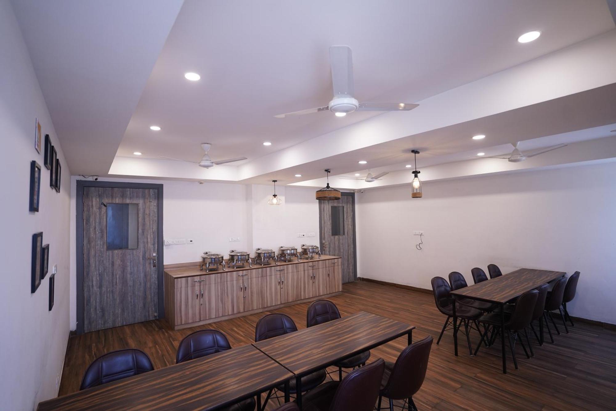 Hotel Lyf Corporate - Kirti Nagar