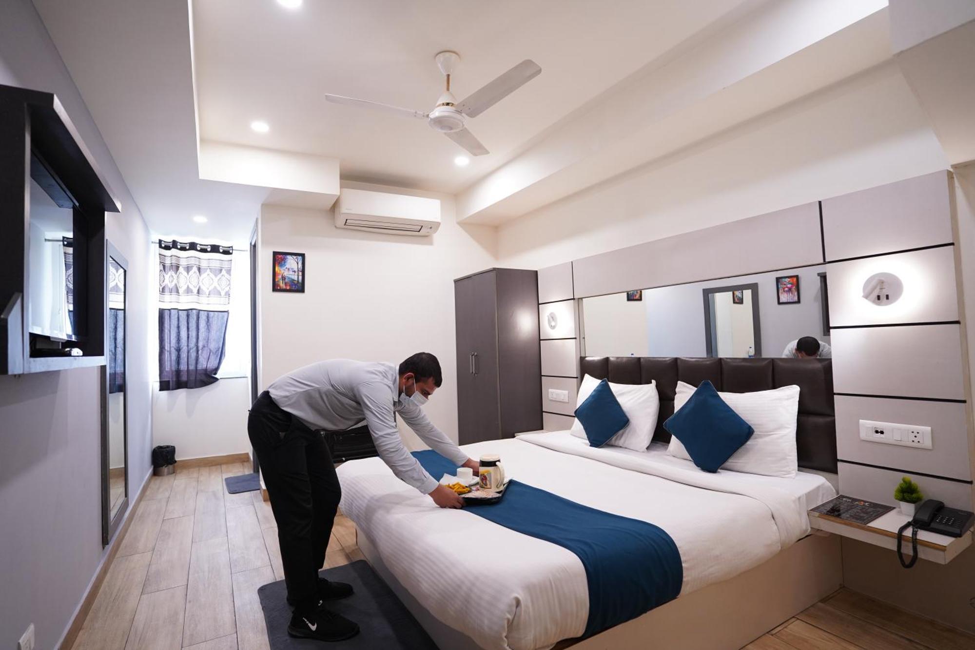 Hotel Lyf Corporate - Kirti Nagar New Delhi