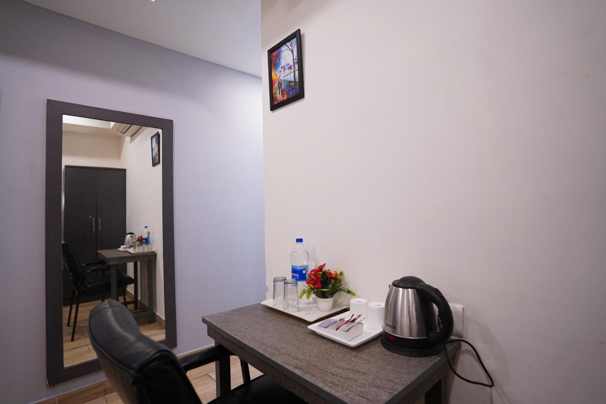 Lyf Corporate - Kirti Nagar Hotel 3*