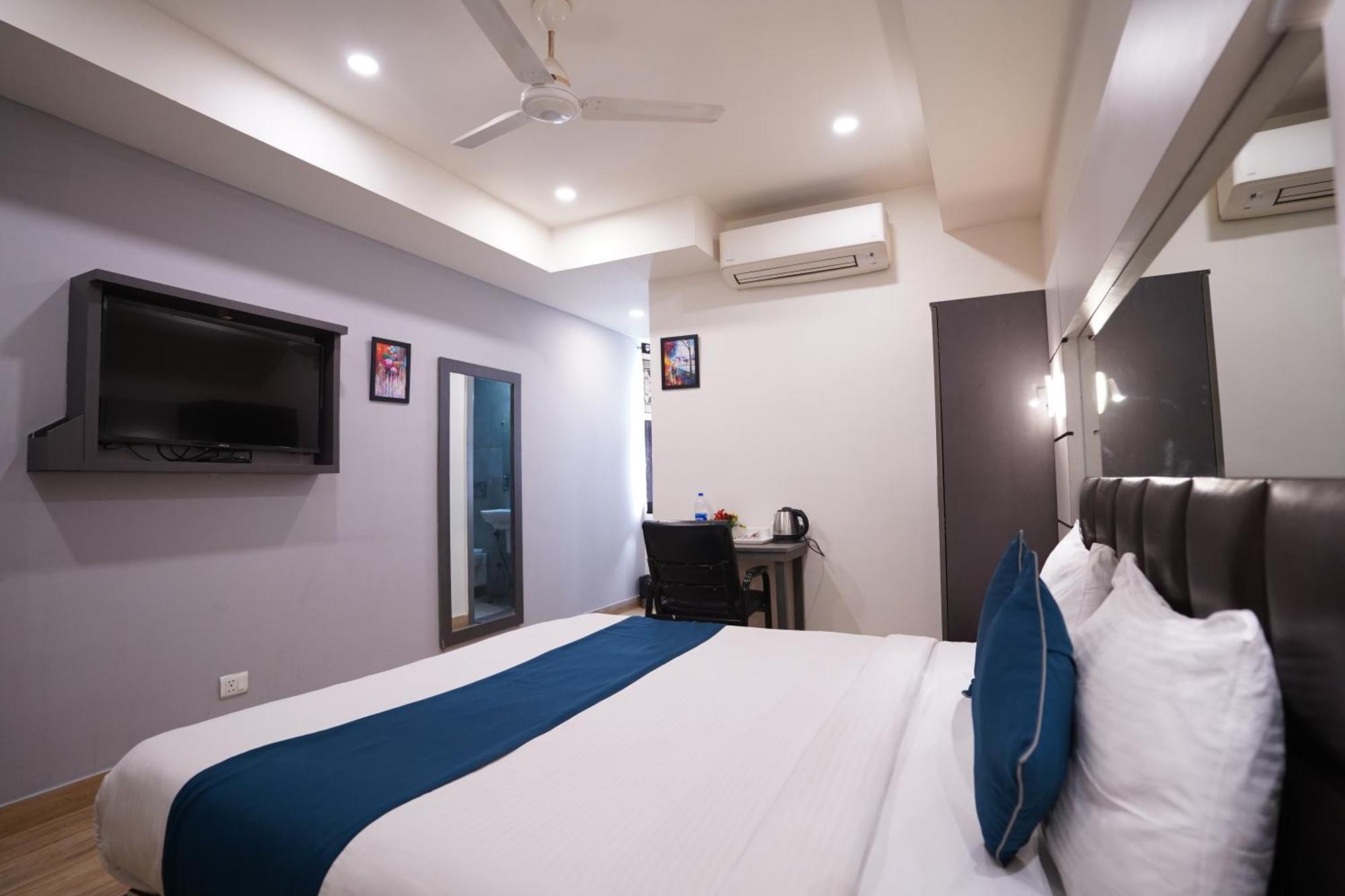 Hotel Lyf Corporate - Kirti Nagar New Delhi