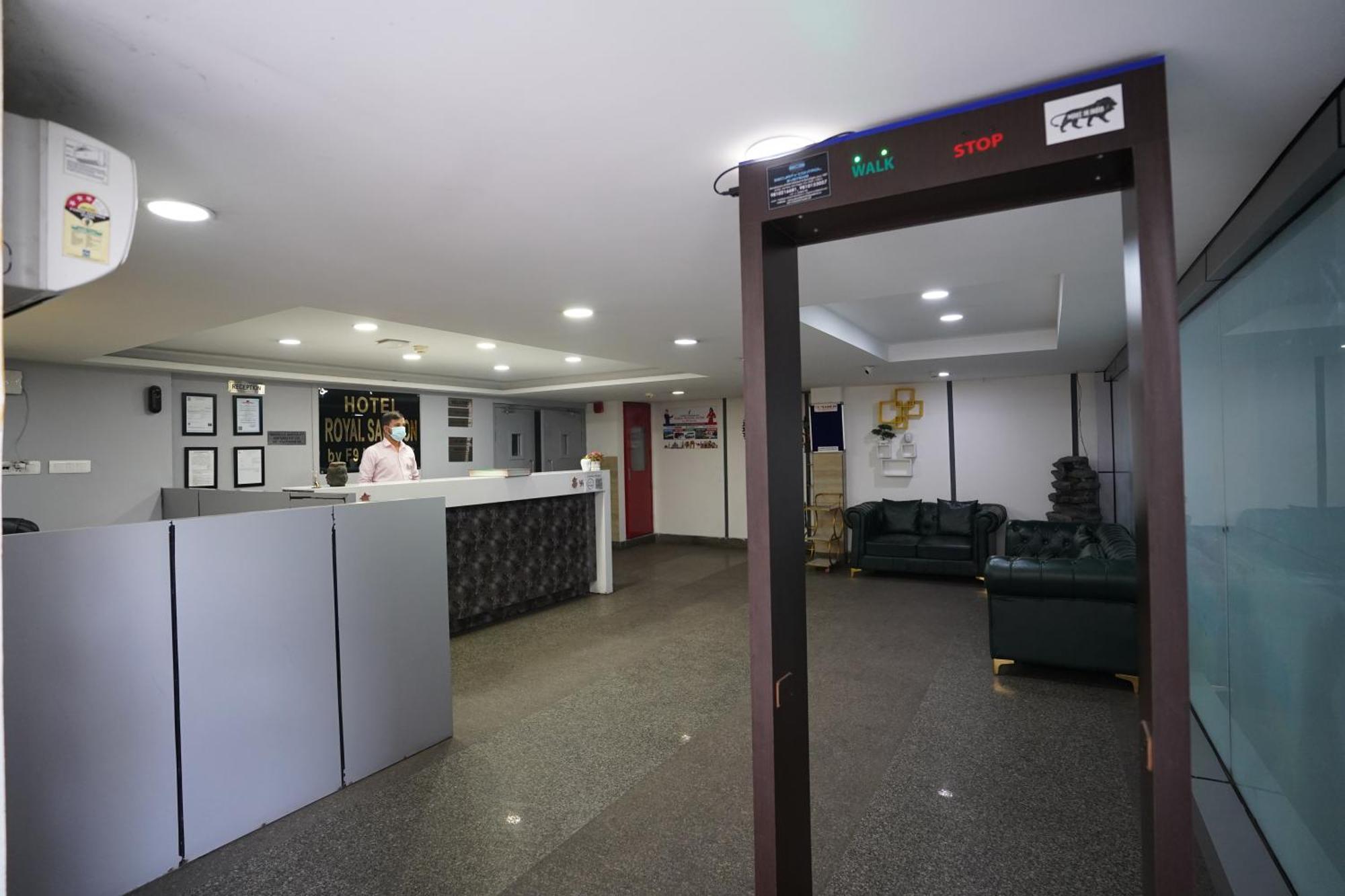 Hotel Lyf Corporate - Kirti Nagar New Delhi